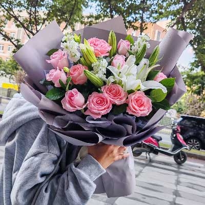 眉山11朵戴安娜粉玫瑰百合，与你一起追逐梦想