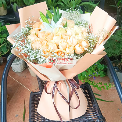 眉山33朵香槟玫瑰百合，心里永远是你
